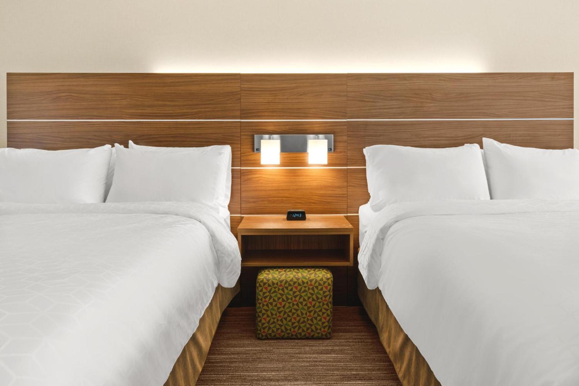 Holiday Inn Express Corning By Ihg Ngoại thất bức ảnh